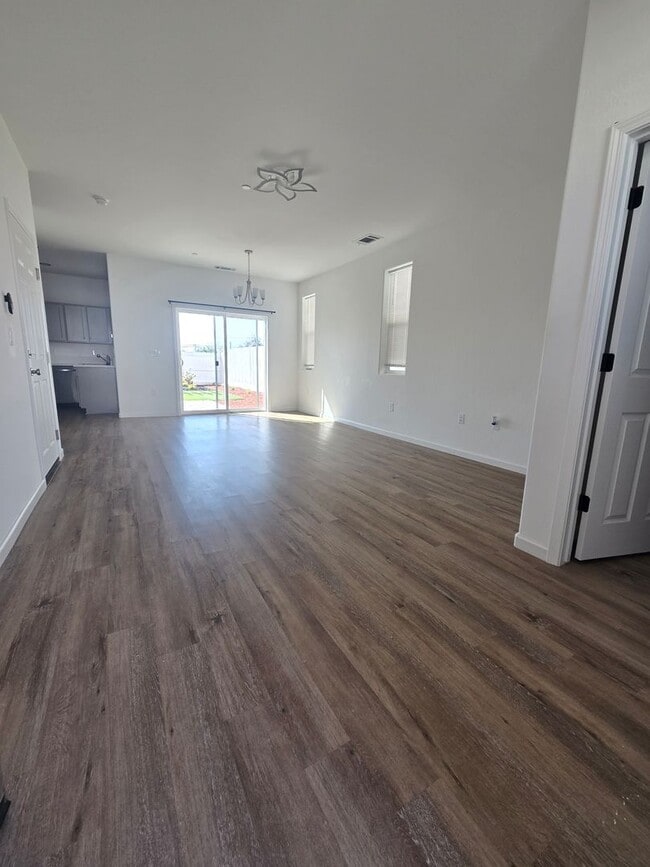 Building Photo - 3 BR 2 BA available Now