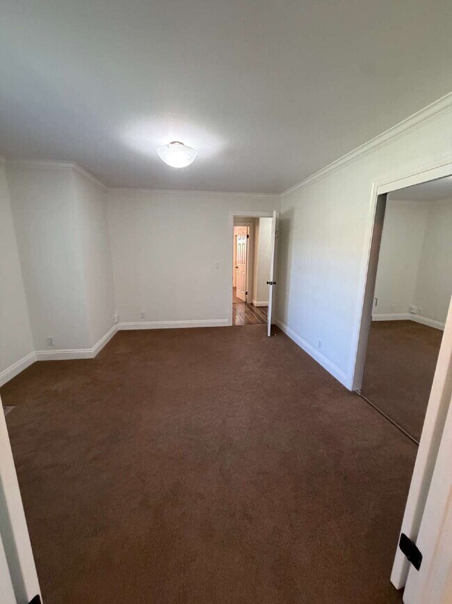 Building Photo - "Charming 4-Bed Oasis with Granite Touches with Tennis and Poolside Bliss steps away in Danville!"