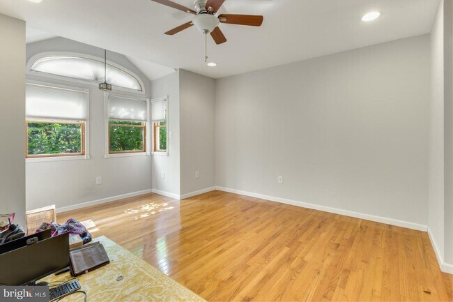 Building Photo - 920 S 16th St