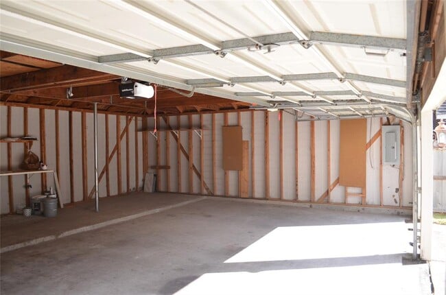 Building Photo - 11406 Lakewood Cove