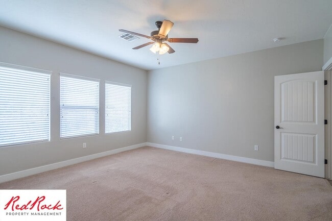 Building Photo - 4 Bedroom Spacious St. George Home with Large Backyard