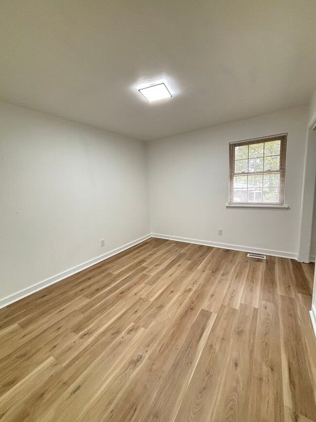 Building Photo - For Rent – Spacious 4-Bedroom Home in Nort...