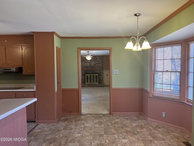 Building Photo - 853 Captain Kell Dr