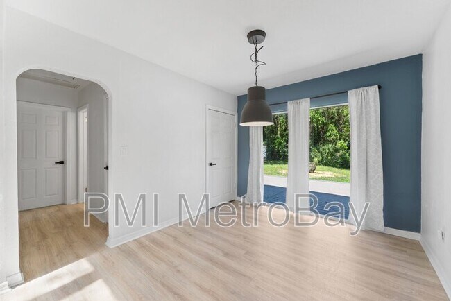 Building Photo - 4939 Woodland Dr