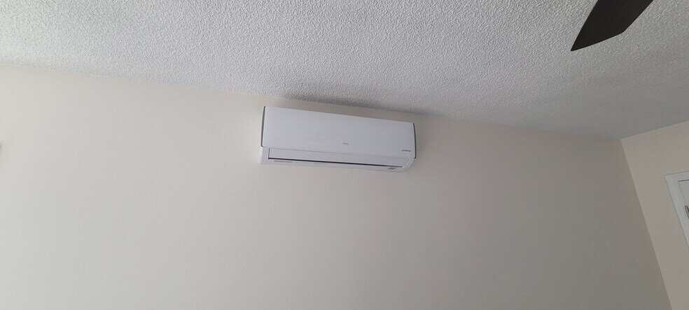 Building Photo - 731 1/2 Via Altamira