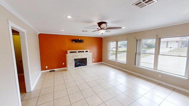 Building Photo - Welcome home to this adorable 3-bedroom, 2-bathroom house designed with comfort and style in mind!