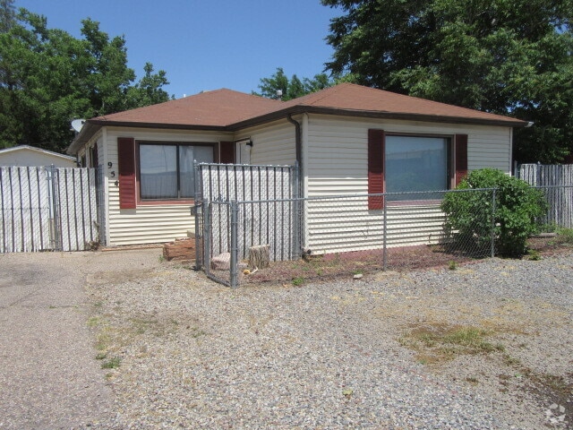 Building Photo - 954 Orchard Ave