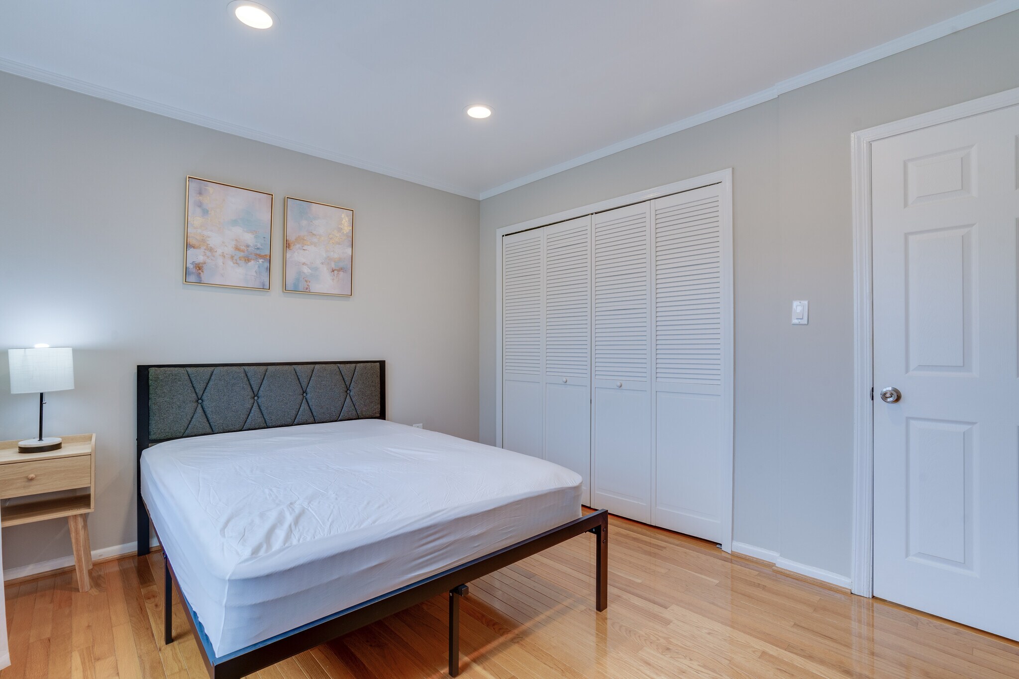 Room 2 - 13809 Newport Ln