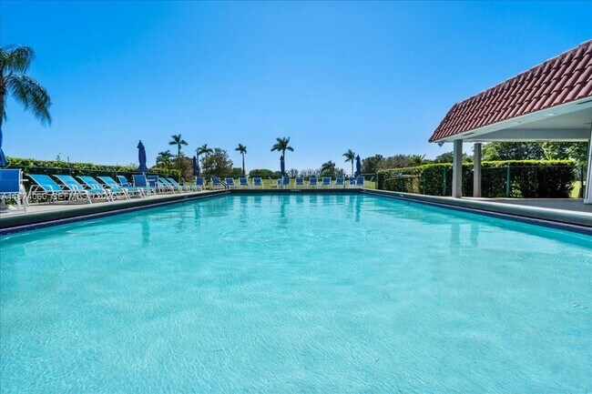 Building Photo - 811 S Hollybrook Dr