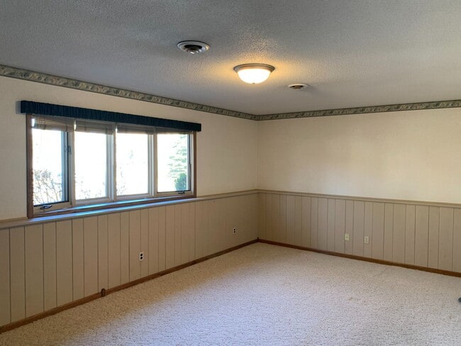 Building Photo - ~ FALL SPECIAL ~  Elegant 4-Bedroom Split ...