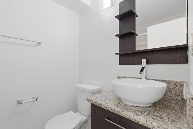 Building Photo - 2266 Grand Ave