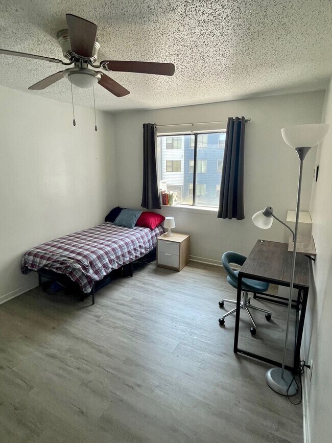 Building Photo - West Campus - San Gabriel Place - Fully Funished - Washer / Dryer - Huge Patio - $1400
