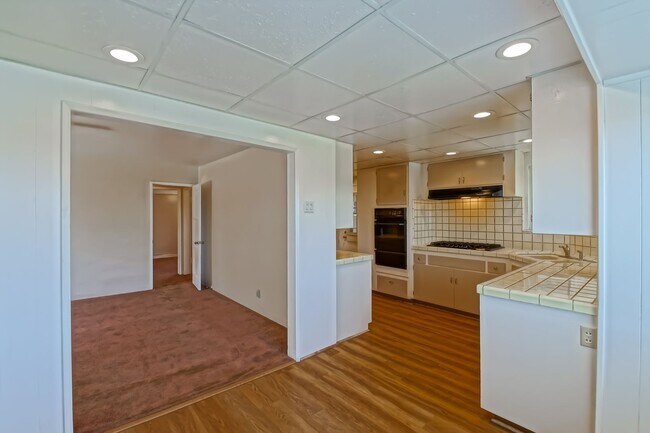 Building Photo - SPACIOUS, BRIGHT & AIRY, 3BR2BA HOME W/ GR...