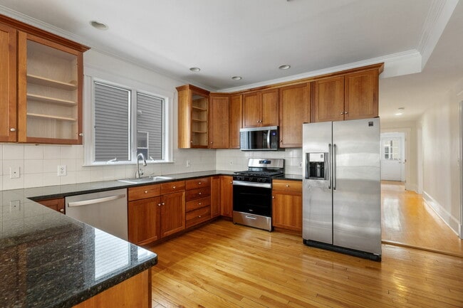 Building Photo - 114 Trowbridge St