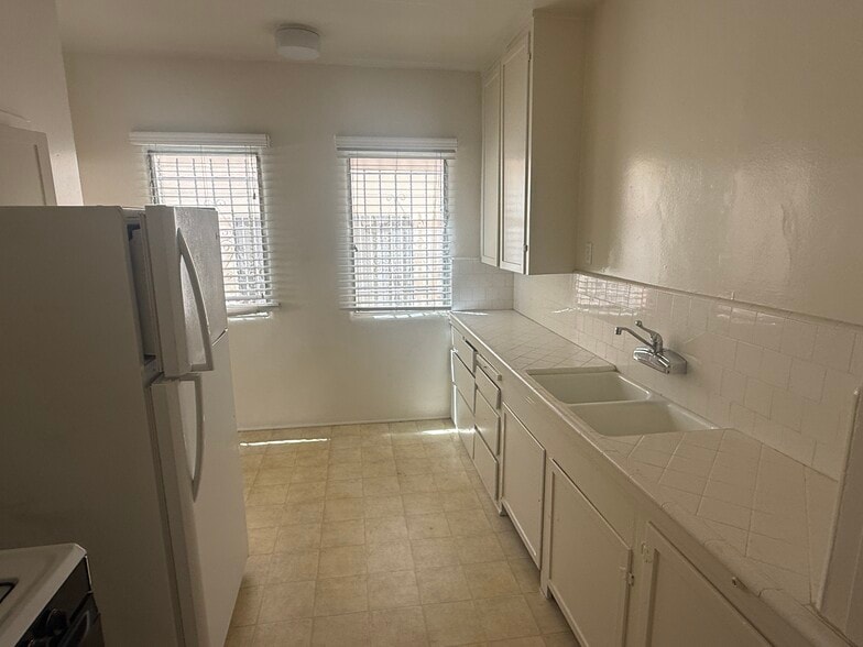 Building Photo - 519 N Hayworth Ave