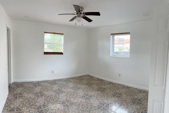 Building Photo - 1561 NE 109th St