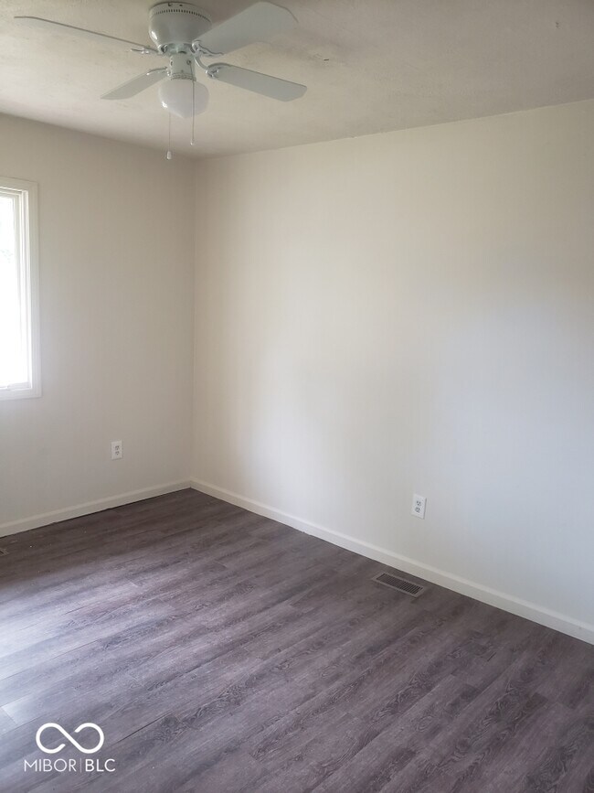 Building Photo - 2083 IN-47