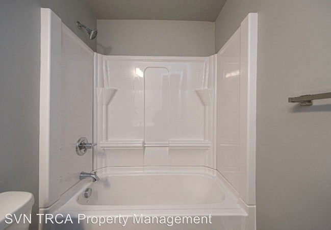 Building Photo - 604 Carriage Hill