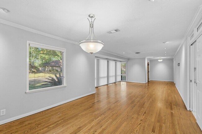 Building Photo - 3338 Prospect St