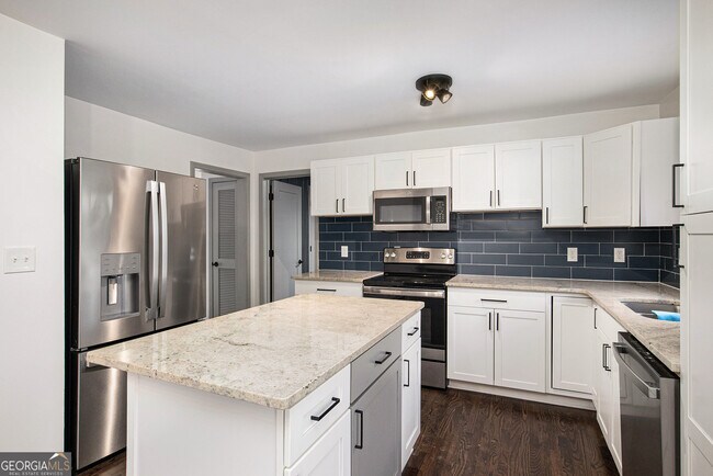 Building Photo - 2105 Fellowship Rd