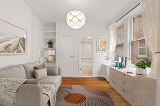 Building Photo - 140 W 71st St