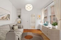 Building Photo - 140 W 71st St