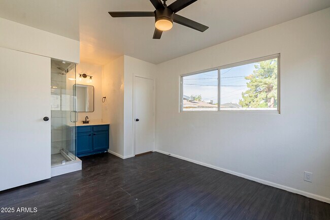 Building Photo - 481 N Sunset Dr