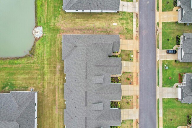 Building Photo - Discover this beautiful new townhome in th...