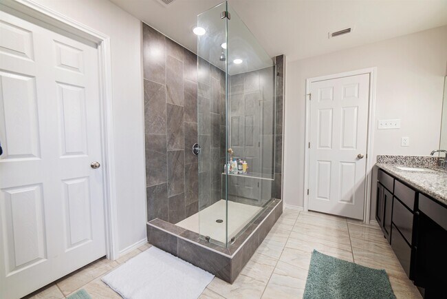 Building Photo - 5405 Jersey Dr