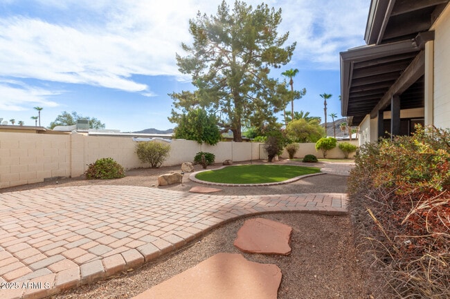 Building Photo - 4521 E Sunrise Dr