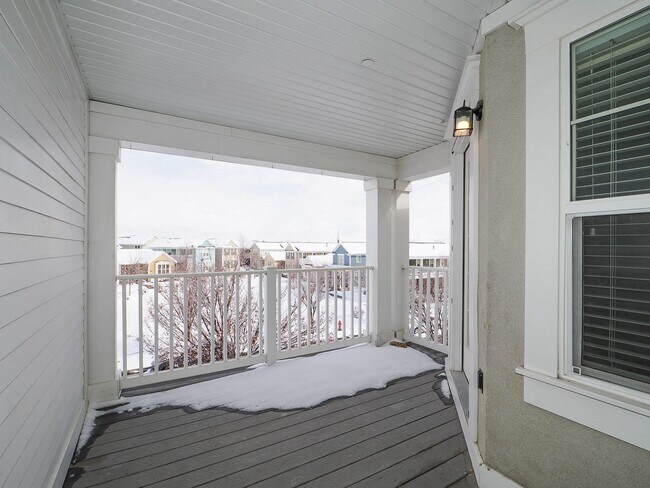 Building Photo - Beautiful Daybreak Condo