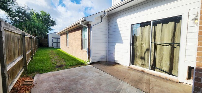 Building Photo - 213 Mango St