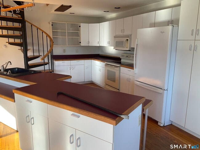 Building Photo - 52 Brown Rd