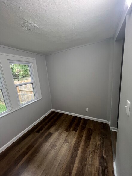 Office/Mix use - 641 Tenny Ave