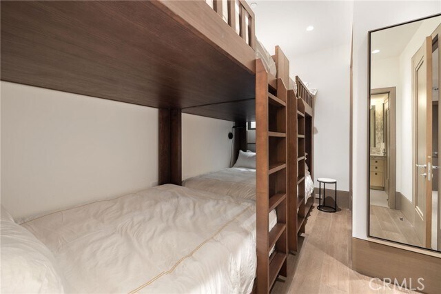 Building Photo - 716 The Strand