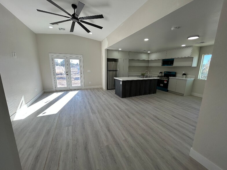 Building Photo - 1541 Laguna St