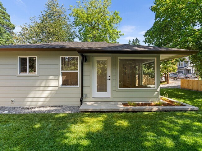Building Photo - Light-Filled, Fully Remodeled 2?Bed / 1?Ba...