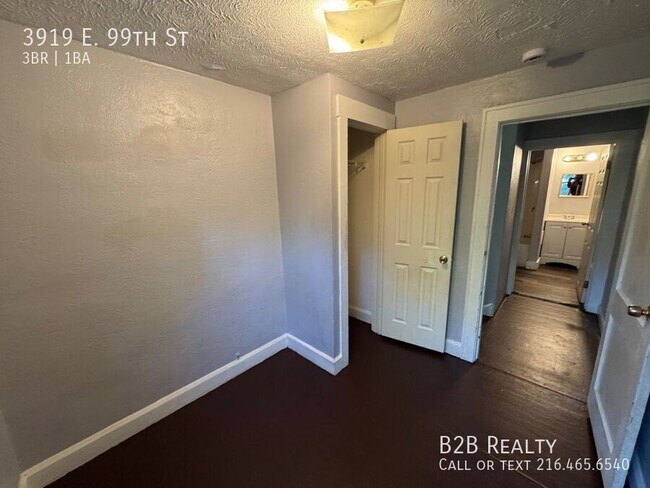 Building Photo - 3919 E 99th St