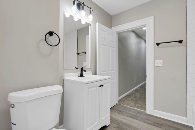 Building Photo - 293-295 Woodrow Ave