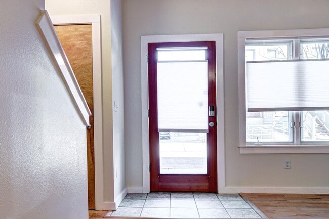 Building Photo - Renovated 1 Bedroom 1 Bathroom Townhome in the Posh Steel Yards Development! Available July 2025