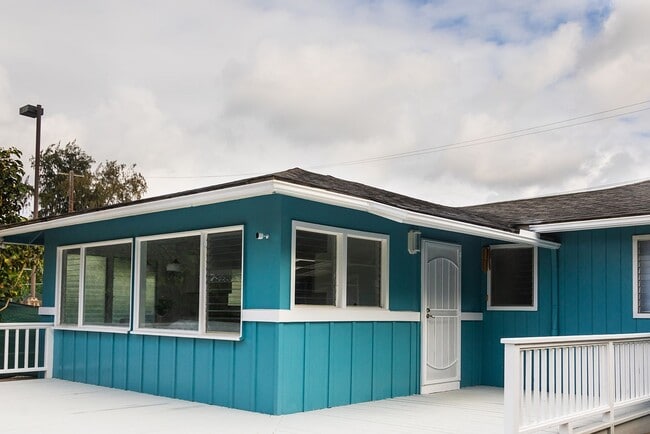 Building Photo - Oceanfront Malaekahana 3 bed / 2 bath Reno...