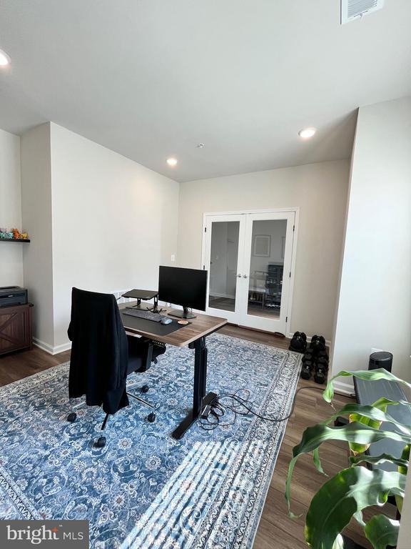 Building Photo - 236 Mainstream Dr