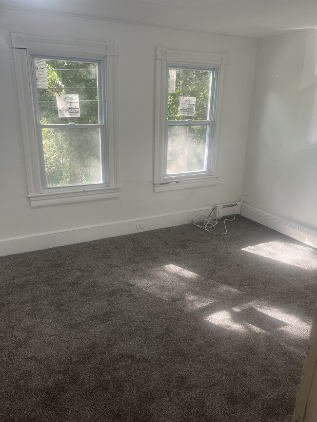 Building Photo - 206 Welles St