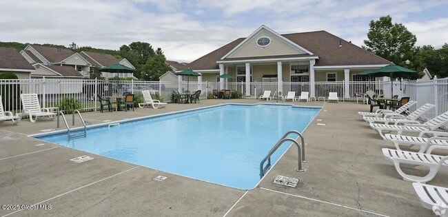 Building Photo - 55 Renaissance Ln