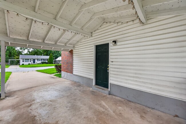 Building Photo - 45 Barton Pl