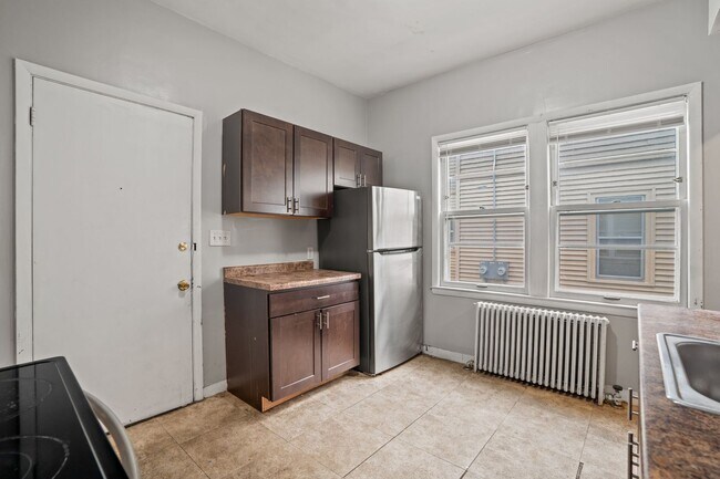 Building Photo - Murray Lower Flat