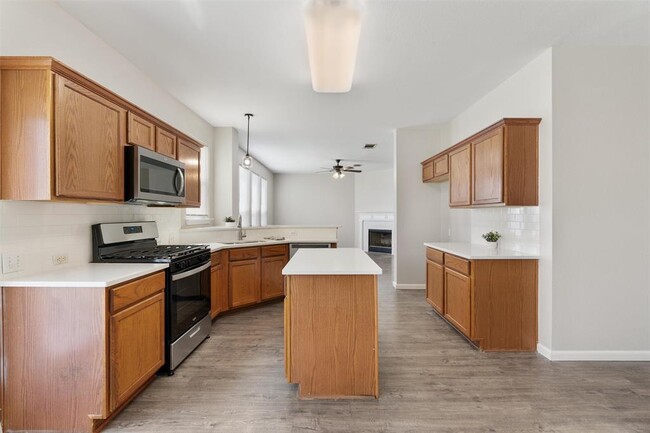 Building Photo - 1601 Briar Hill Dr