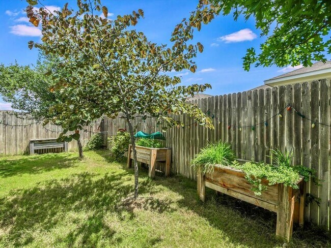 Building Photo - 128 Flexus Ln