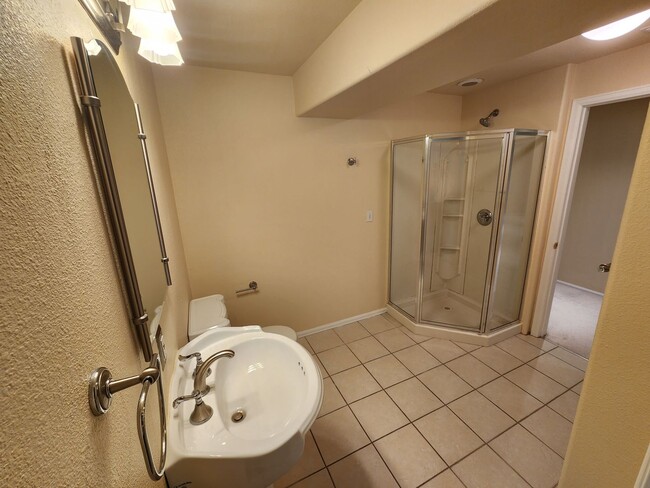 Building Photo - Great Saddle Rock Heights Home! 5 Bedroom ...