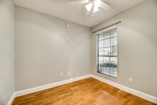 Building Photo - Charming 3-Bedroom Home with 2 Baths in Prime Fort Worth Location